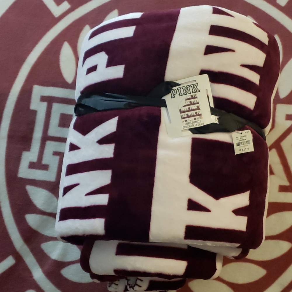 VS PINK SHEPRA BLANKET NWT